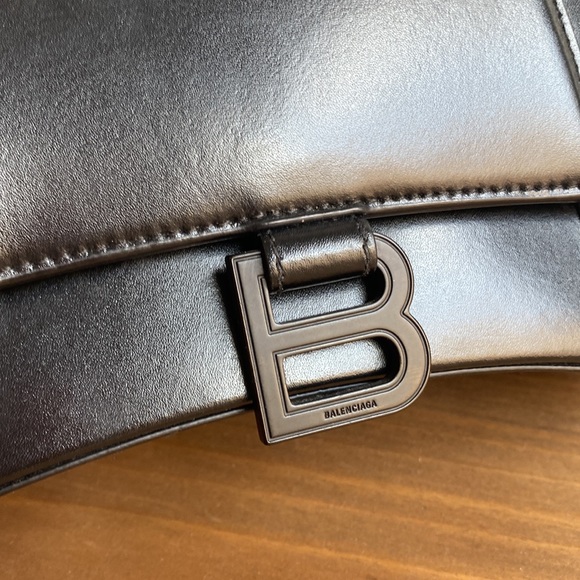SOLD Balenciaga Hourglass Matte Black Small Shiny Leather Top Handle Bag - Picture 4 of 17